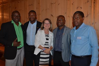 BFV-Sozialstiftung; Mosambik-Austausch; Stiftungsratsmitglied Inge Pirner mit vier Vereinsvorständen von ADA beim offiziellen Abendessen